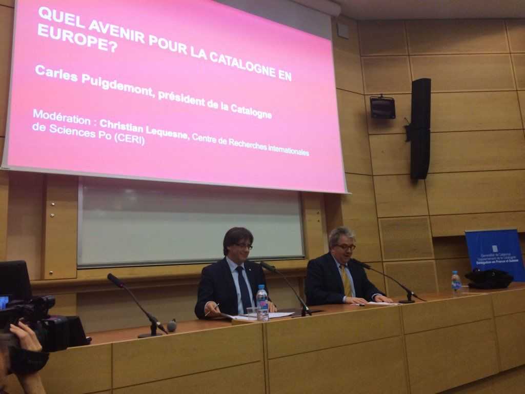Puigdemont explica el projecte independentista a París