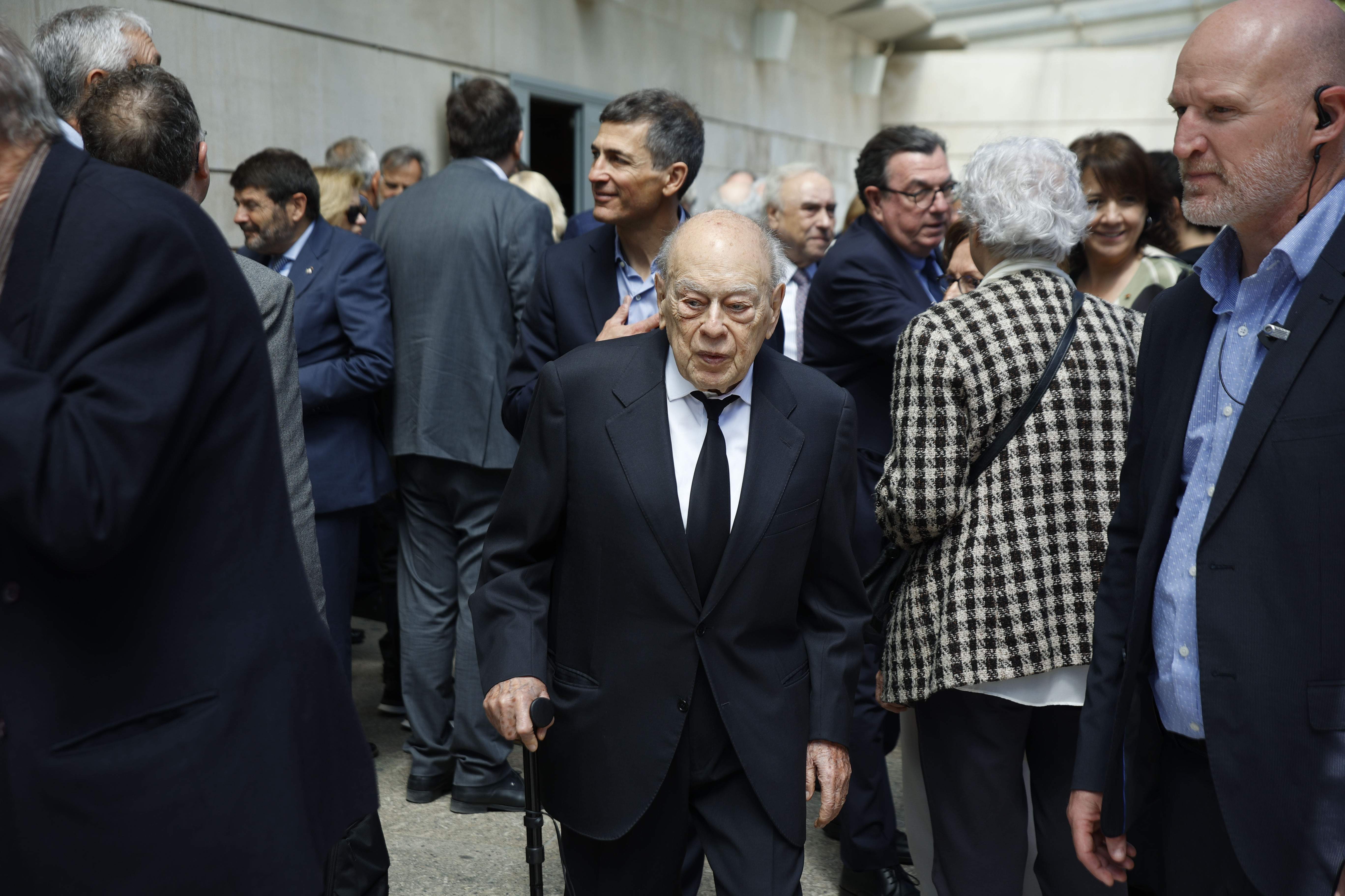 El funeral de Joan Rigol reúne a Aragonès, Mas, Montilla y Pujol, entre otros dirigentes