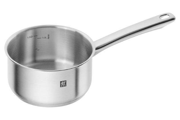 El set inclou tres olles amb tapa de diferents tamaños (1,8 L, 4 L, i 6 L), una olla per cuinar amb tapa de 3 L, i una cassola d'1,5 L El set inclou tres olles amb tapa de diferents tamaños (1,8 L, 4 L, i 6 L), una olla per cuinar amb tapa de 3 L, i una cassola d'1,5 L