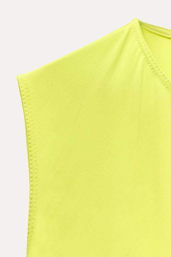 Hemos seleccionado este vestido color lima como el mejor de Zara para el verano 2024