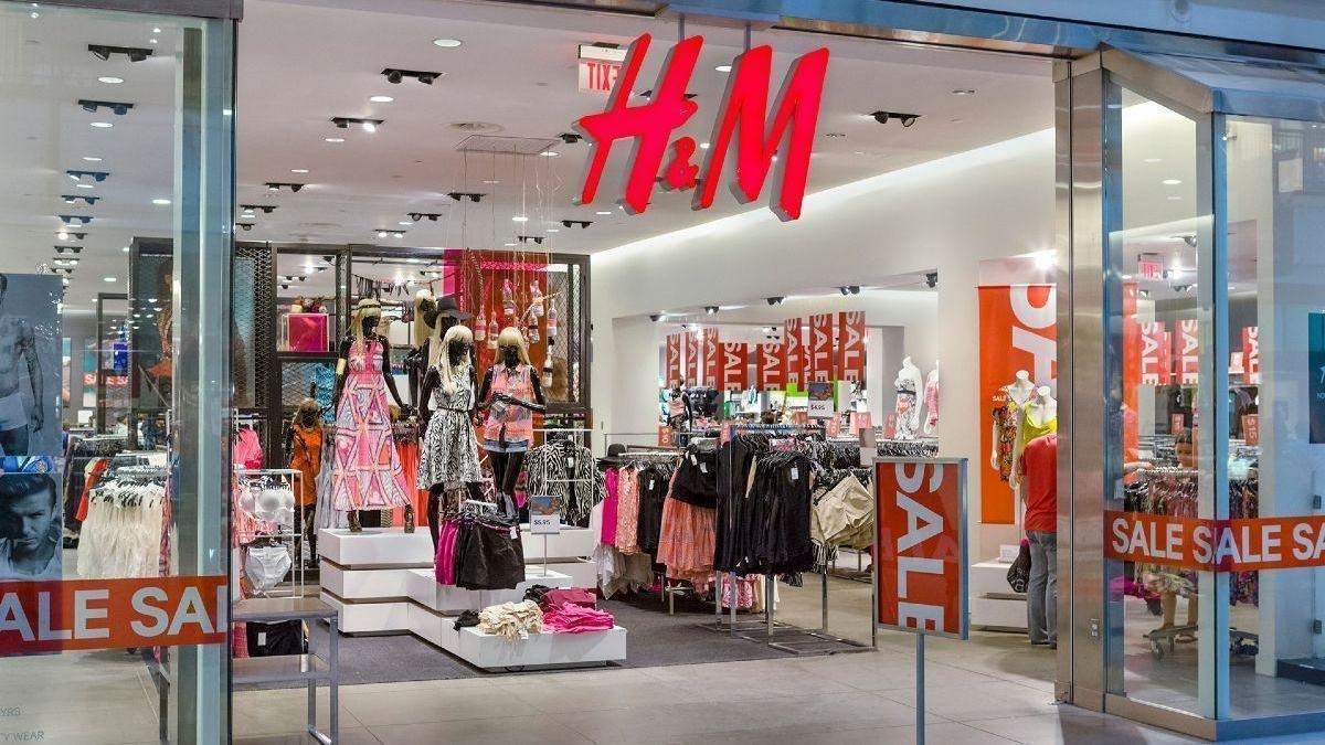 H&M lanza el vestido midi de punto que es un imán entre las mujeres de clase alta