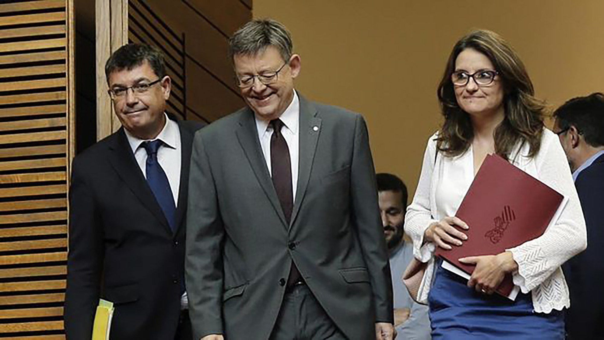 Les Corts envien Sánchez la comanda de l’agenda valenciana