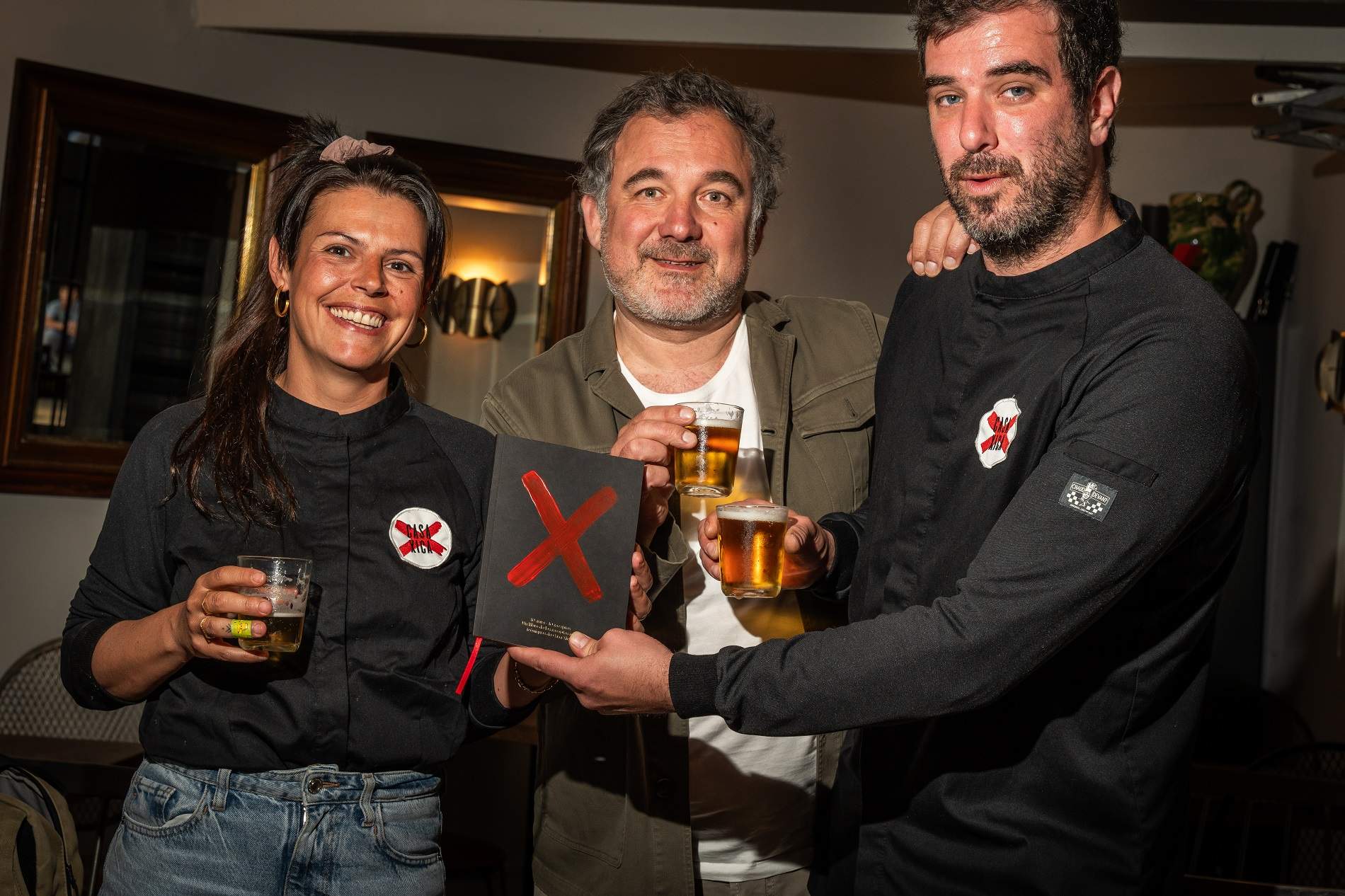 La petita taverna que celebra 10 anys al Poble-sec amb uns plats molt ben parits