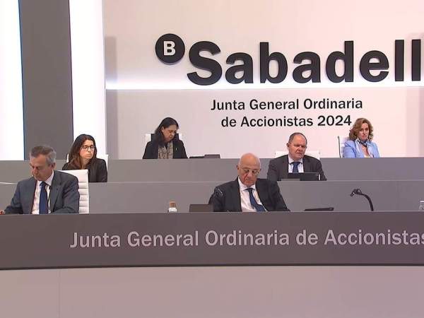 EuropaPress 5878747 presidente banco sabadell josep oliu consejero delegado cesar gonzalez