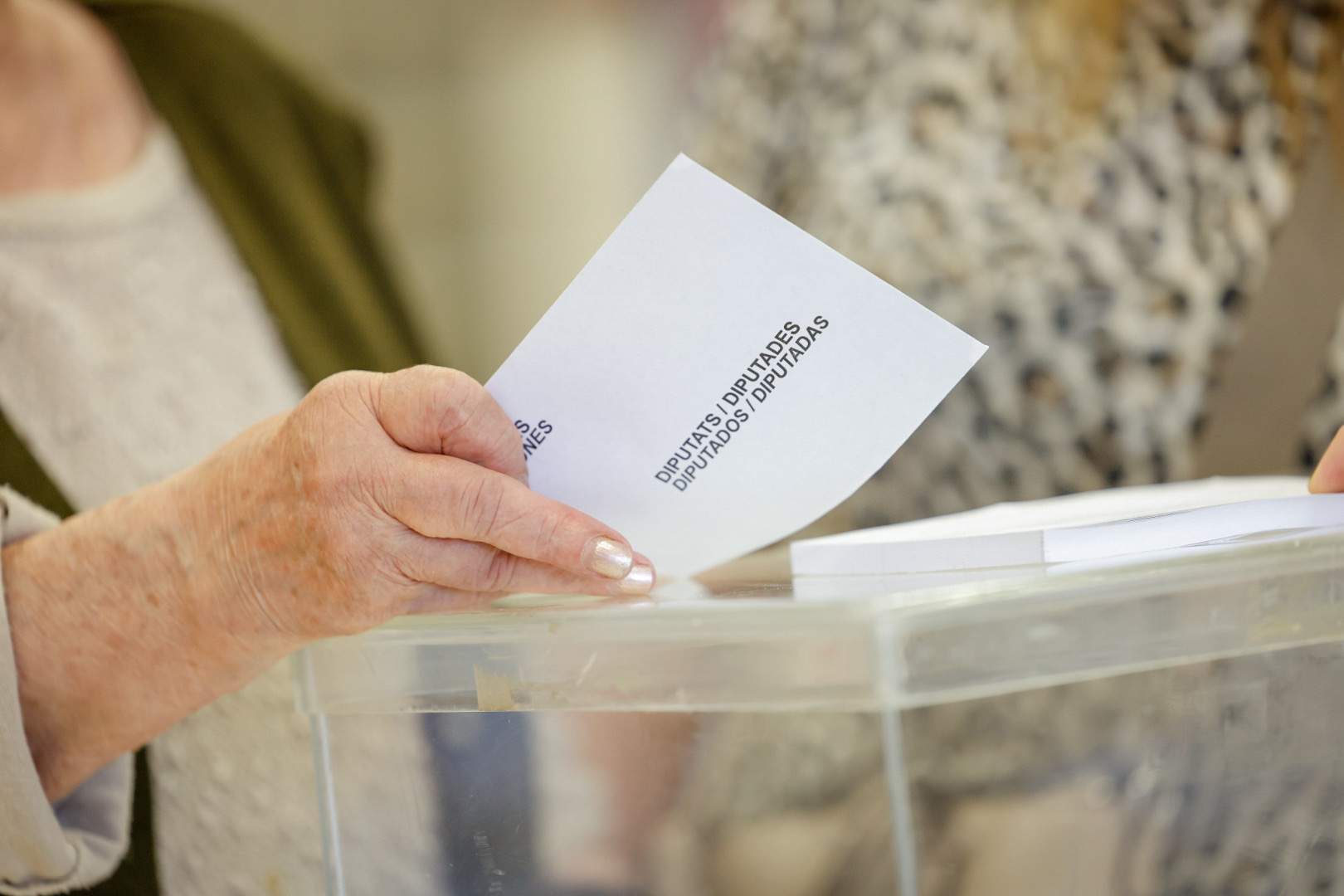 mesa electoral eleccions catalunya 12m foto carlos baglietto