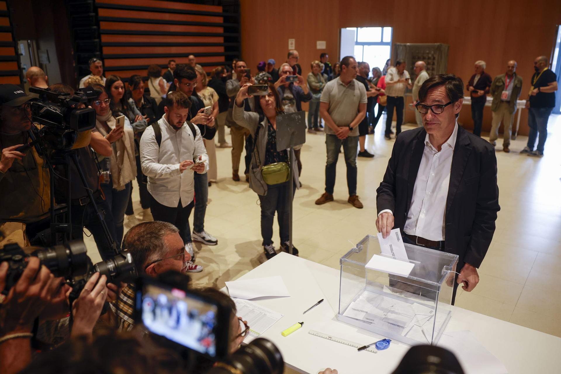 Illa afirma que Catalunya abre "una nueva etapa" este 12-M
