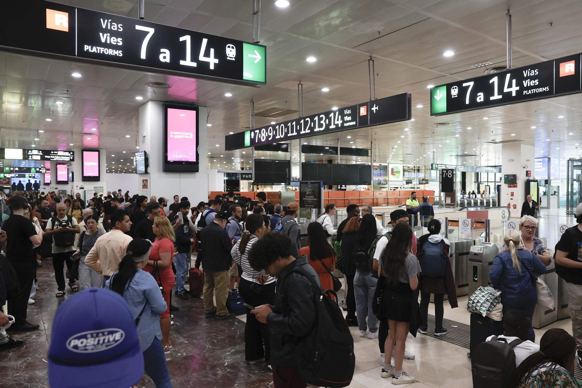 Rodalies paralitzada a Barcelona estació de Sants Efe Rodalies paralitzada a Barcelona estació de Sants Efe