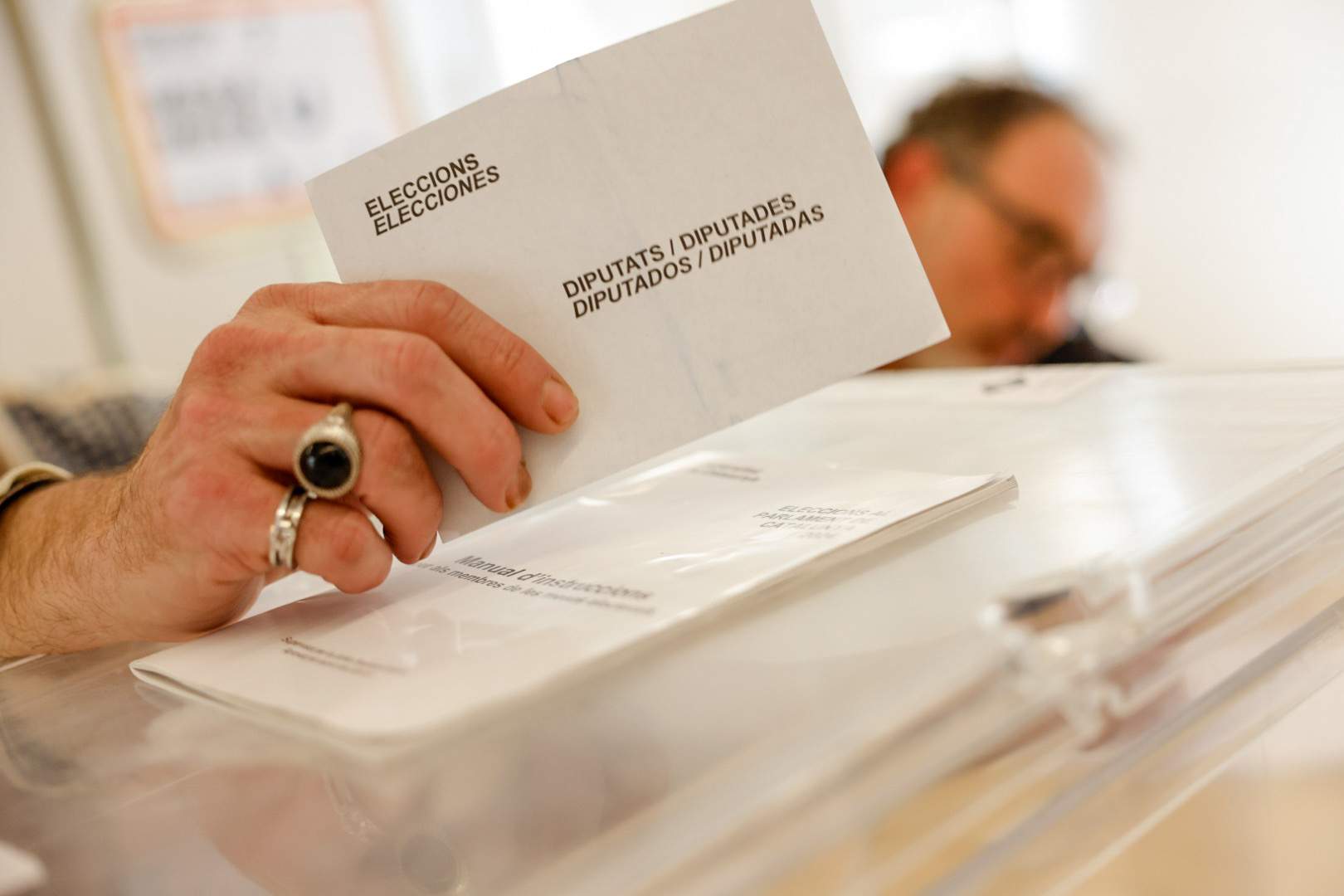 eleccions 12m papereta urna foto carlos baglietto