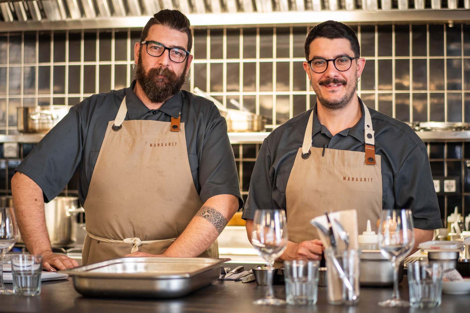 Jordi Fenoll i Stefanos Balis, a la cuina del Margarit / Foto: Marta Garreta