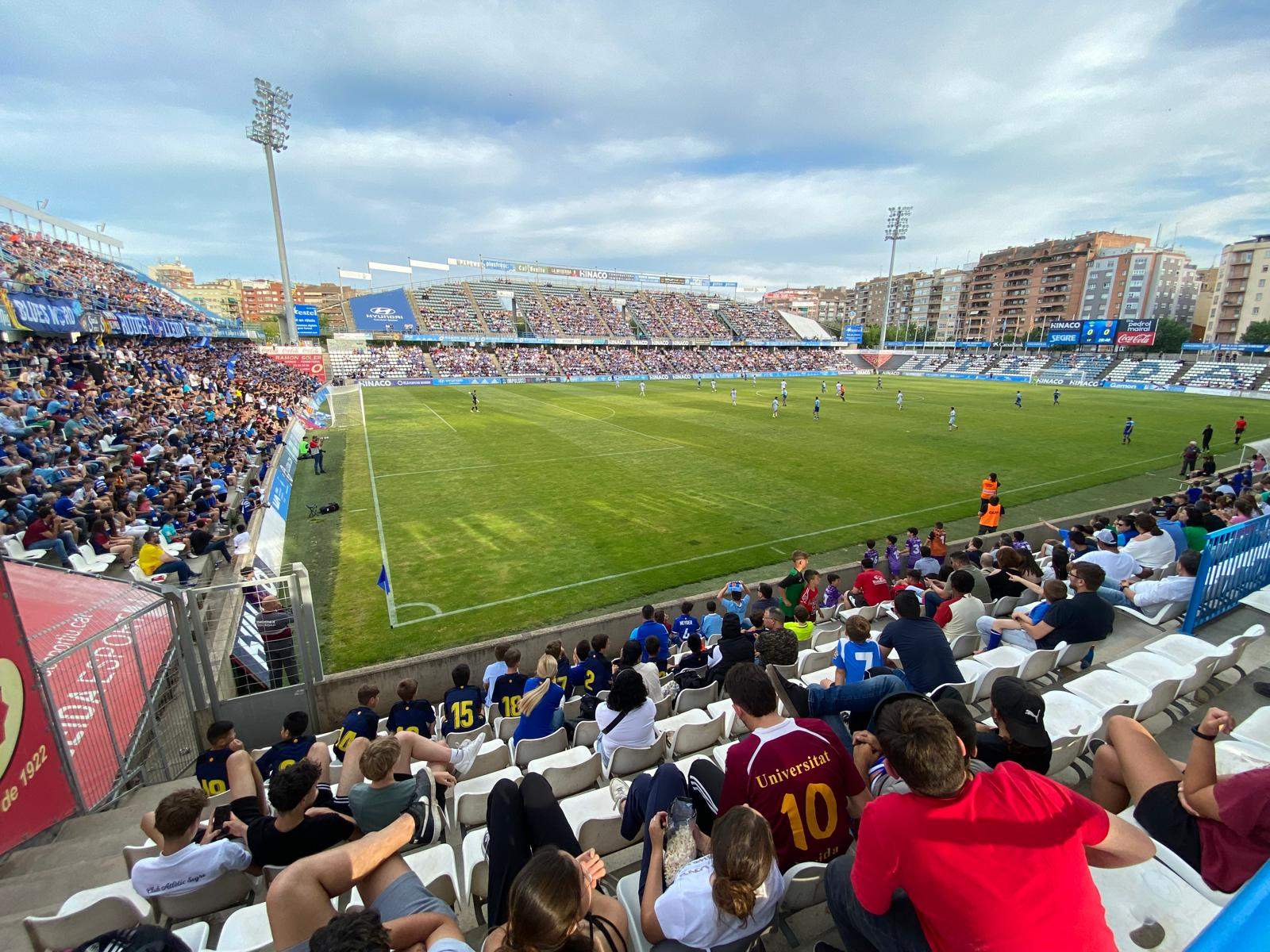 El Lleida-Yeclano, suspendido por el lanzamiento de botellas: los catalanes presentan recurso