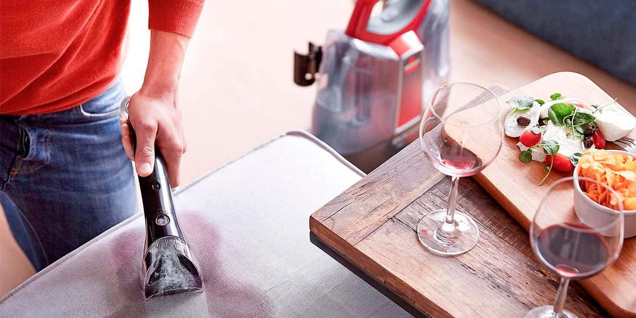 Acaba con las manchas en alfombras, tapicerías, moquetas al instante y arrasa en Amazon