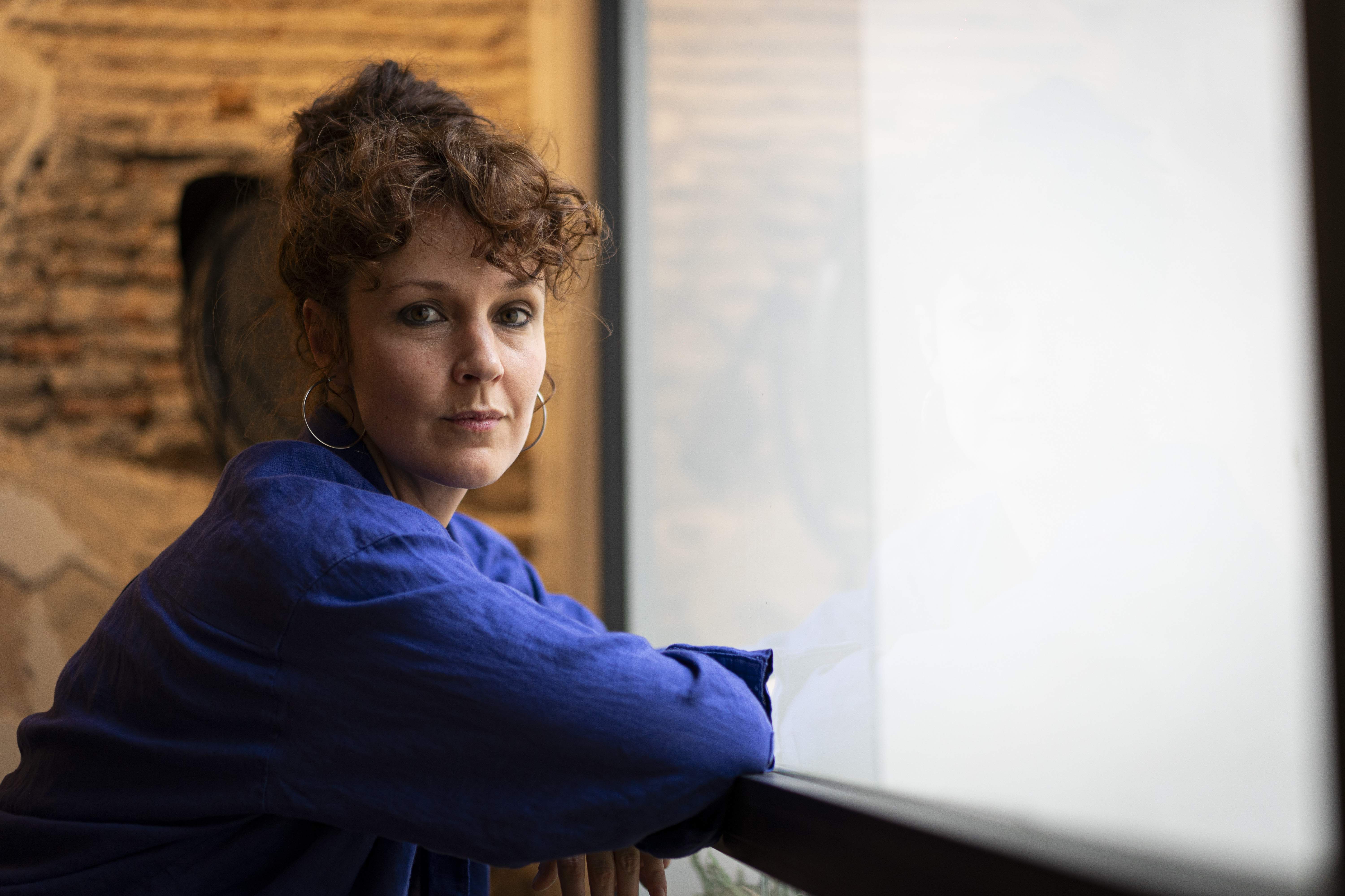 Sabina Urraca: "Cuando una mujer deja a su maltratador también deja al que cree su amor, y no es fácil"