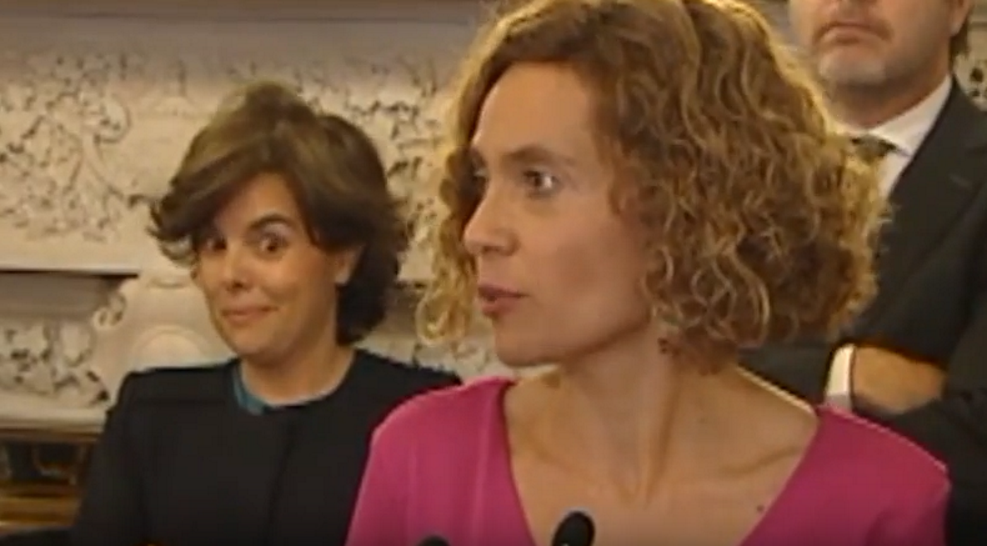 Les (iròniques) cares de Soraya en el traspàs de cartera amb Batet