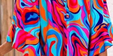 Blusa abstracta con hombros descubiertos1 Blusa abstracta con hombros descubiertos1