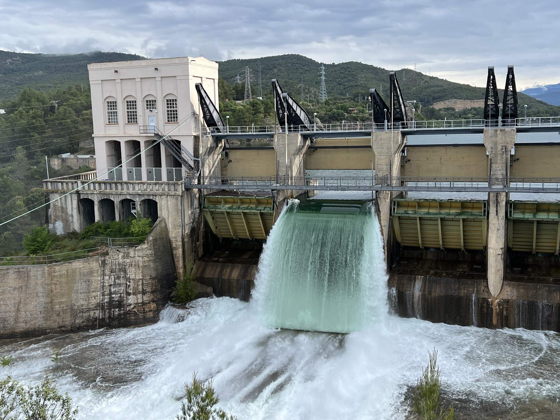 El pantà de Talarn desembassa aigua / acna