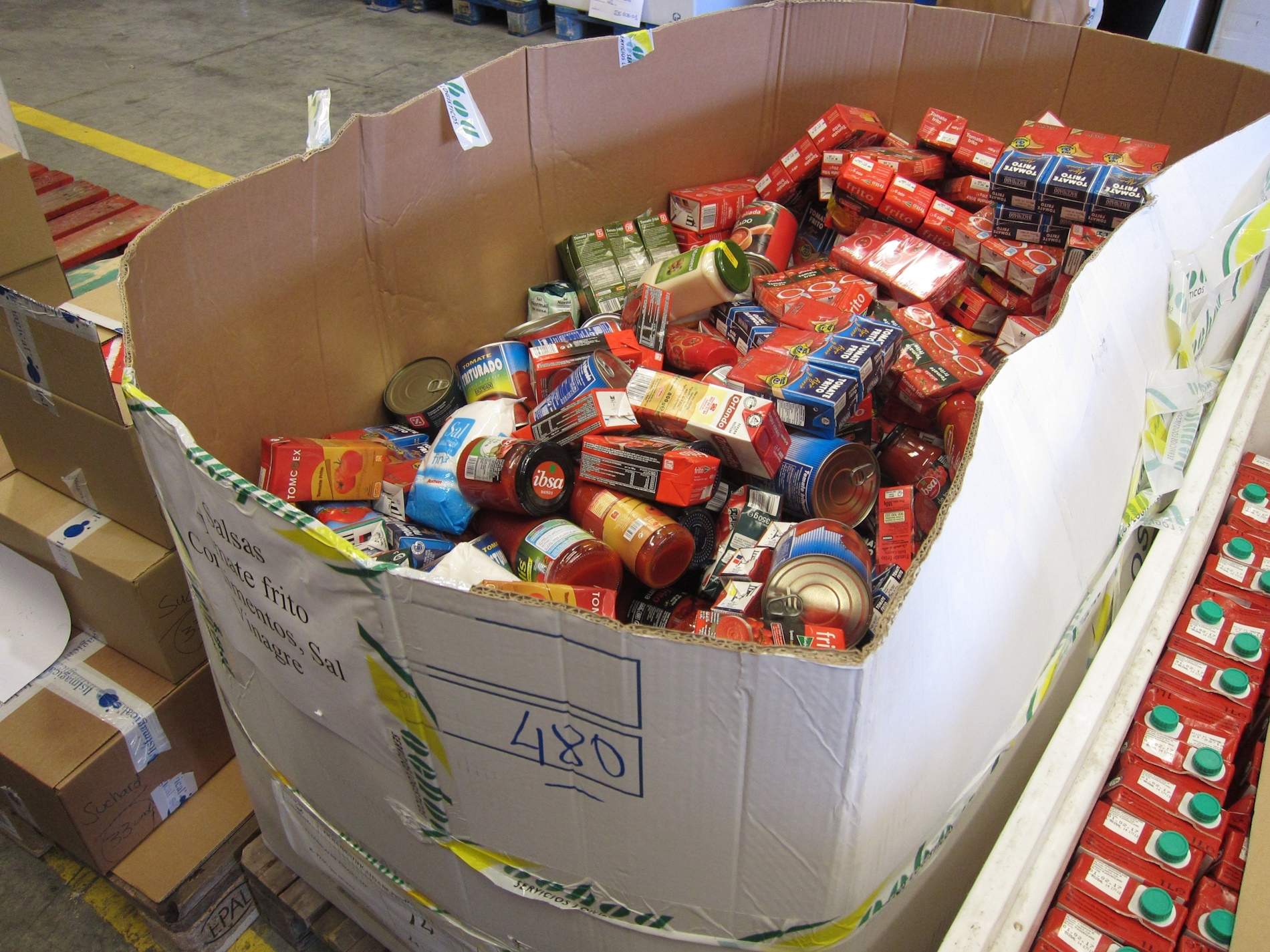Chocomel dona més de 38.000 litres de producte als Bancs d'Aliments de les Canàries