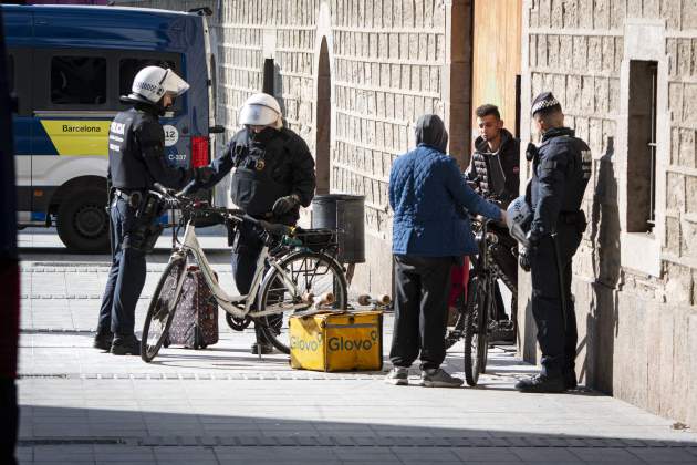 Desallotjament de La Tancada, a Barcelona / Xavi Hurtado Desallotjament de La Tancada, a Barcelona / Xavi Hurtado