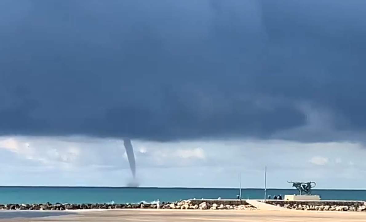 Fenómenos meteorológicos: espectacular manga marina en el Garraf y granizadas en el Alt Penedès
