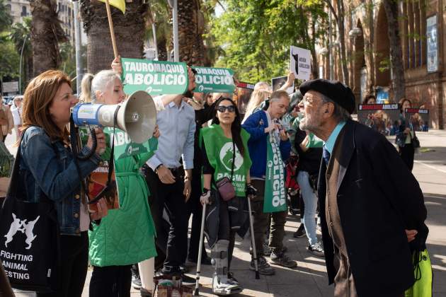 Protesta animalista Monumental fiesta taurina (1)