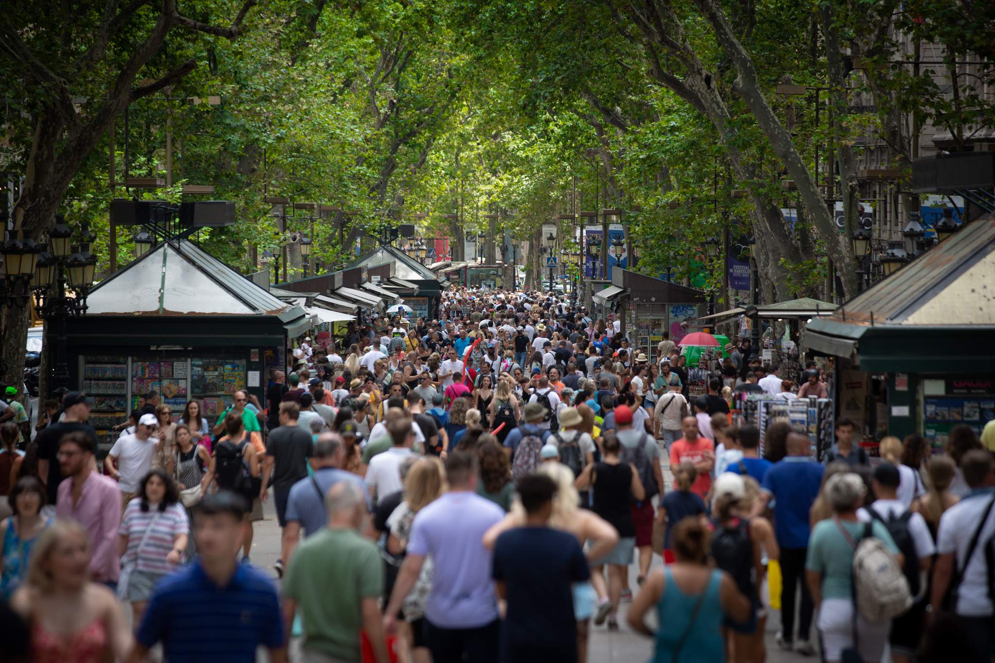 Antenes a la Rambla de Barcelona per mesurar el flux de turistes