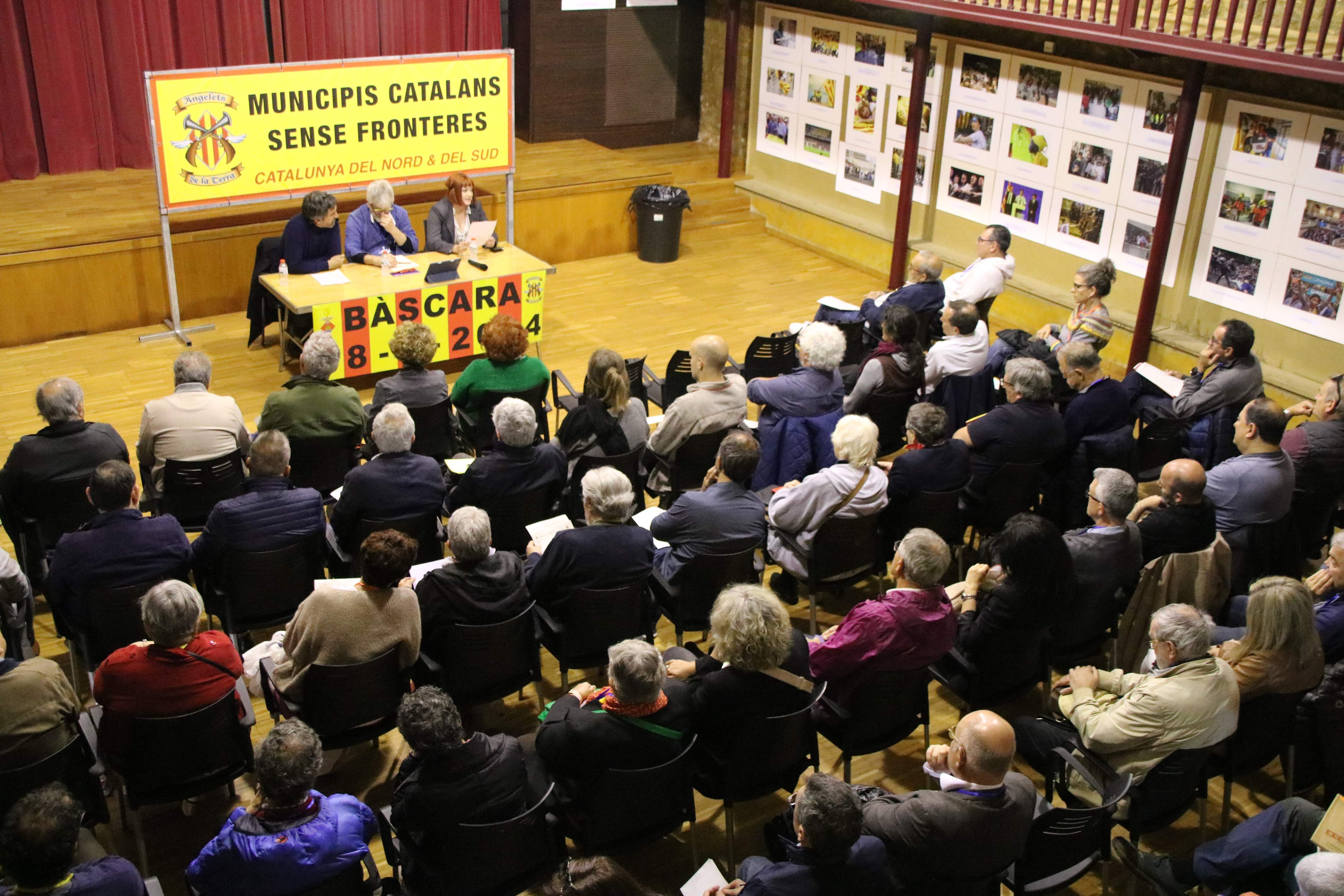 Quaranta municipis del Principat i la Catalunya Nord es reuneixen per impulsar els vincles