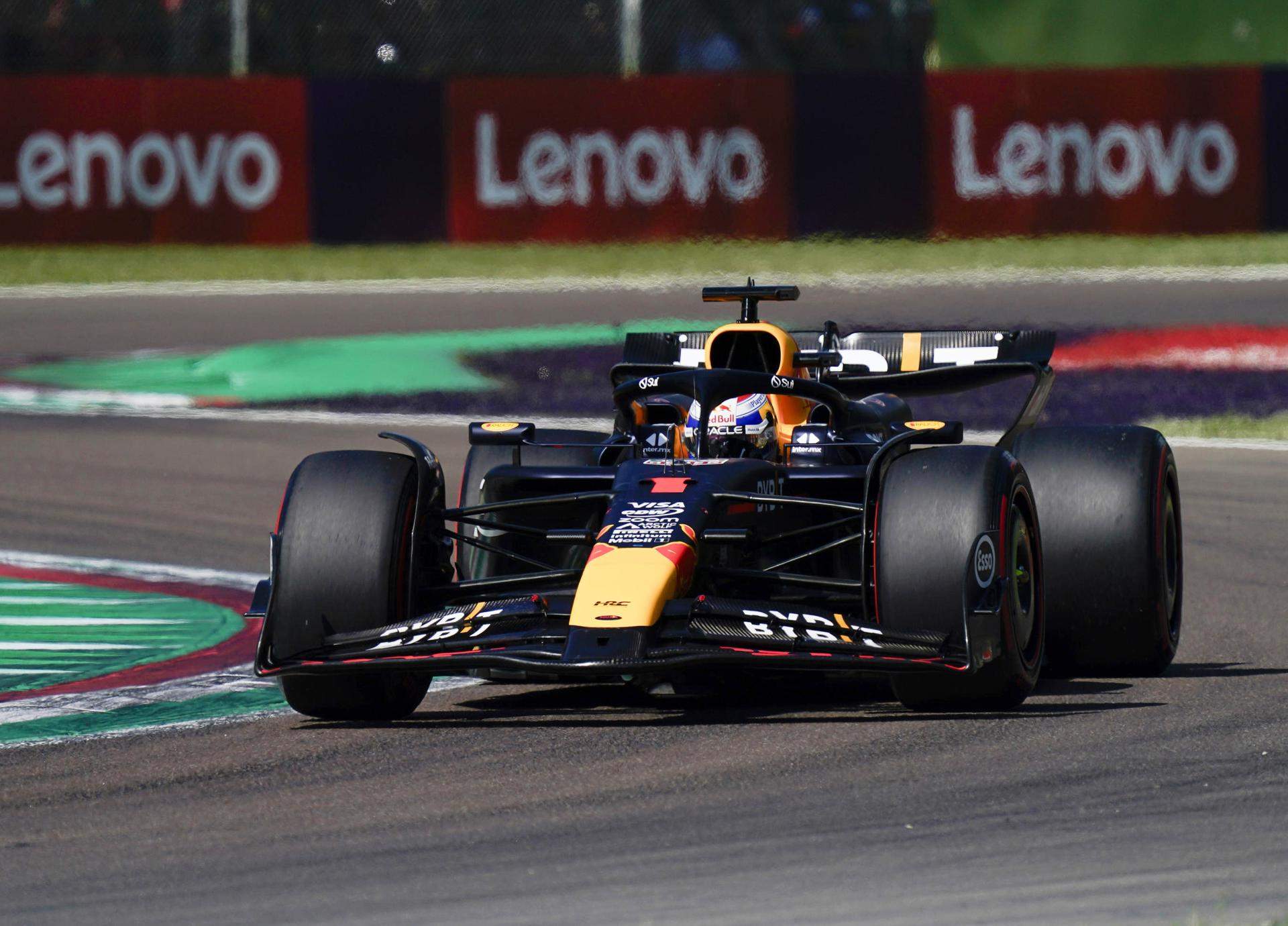 Max Verstappen reacciona a tiempo para llevarse la pole e iguala el récord de Ayrton Senna
