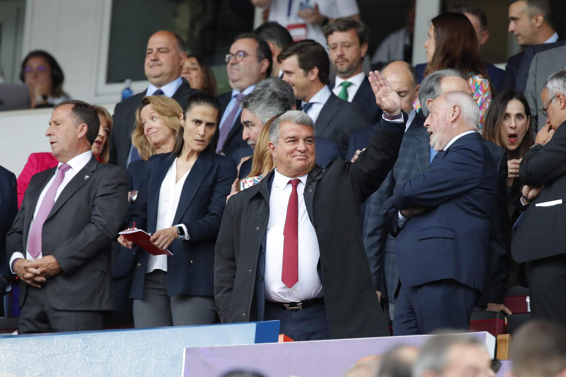 El Valencia pide 100 millones a Joan Laporta para cerrar el fichaje por el Barça
