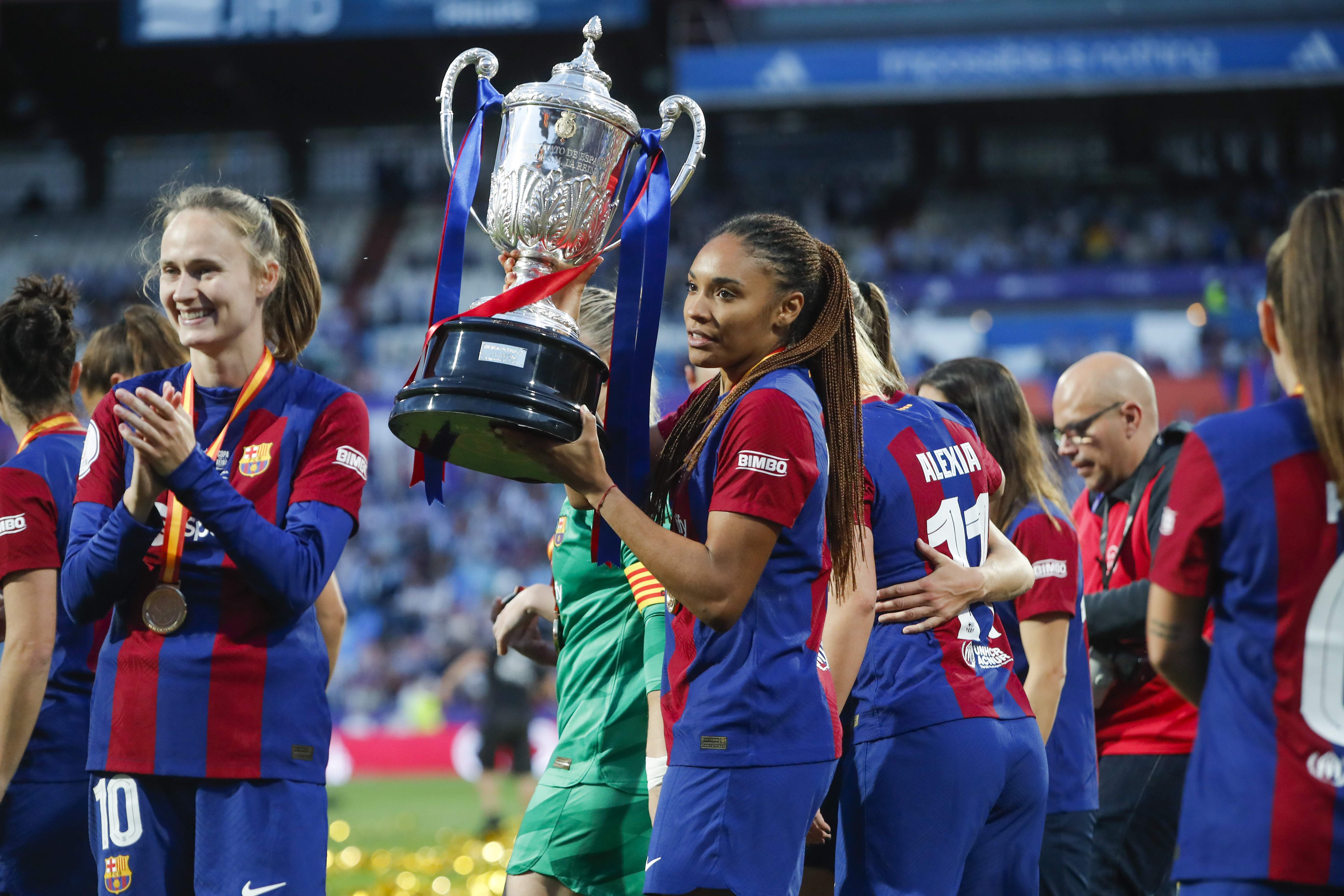 Gran celebració de les jugadores del Barça, pensant ja en la final de la Champions