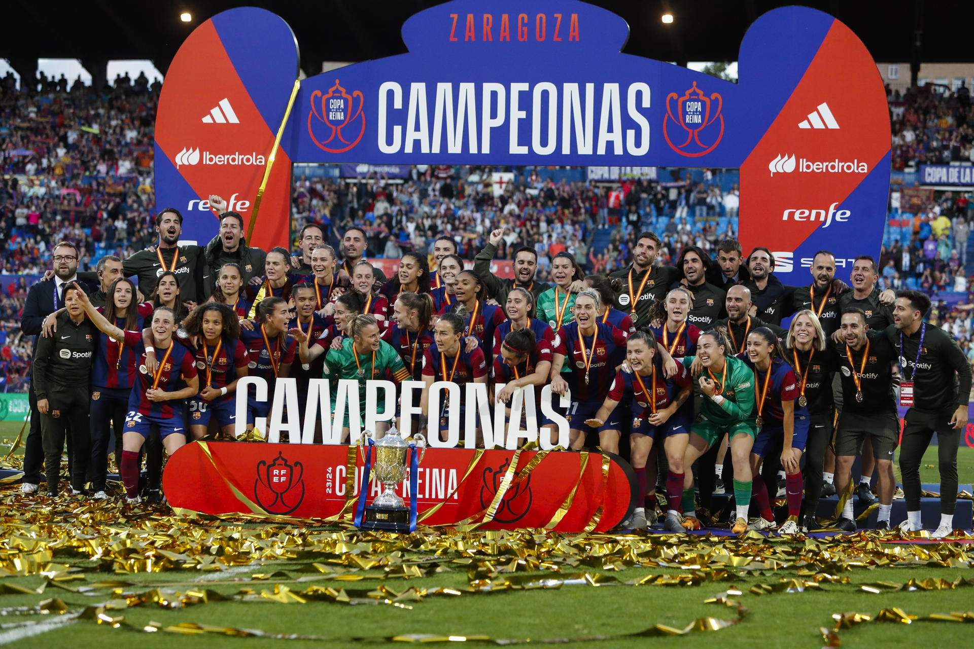 El Barça goleja la Reial Societat i es corona per desena vegada a la Copa de la Reina (8-0)