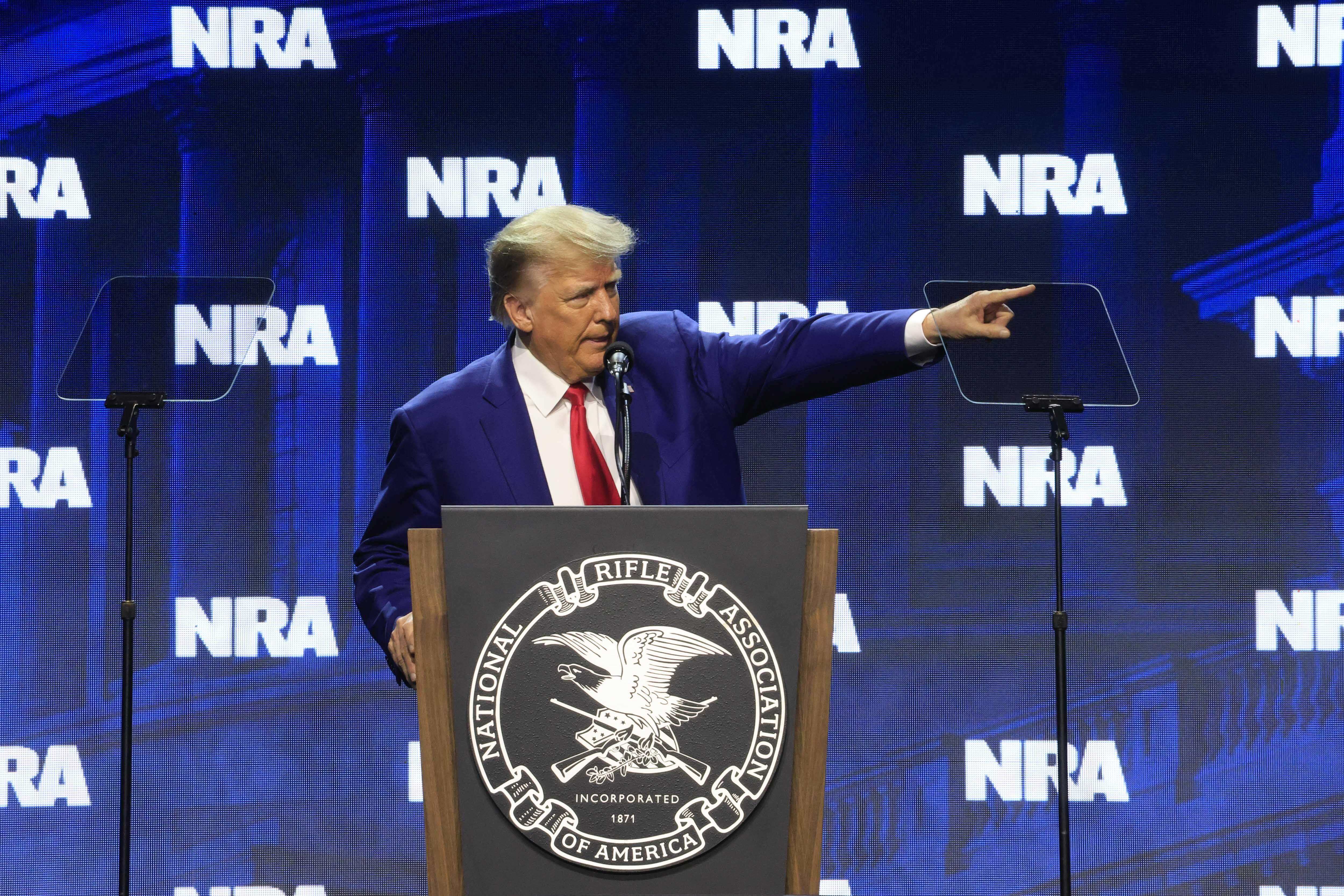 Trump s'alinea amb l'Associació Nacional del Rifle per blindar les armes: "Un dret en joc"