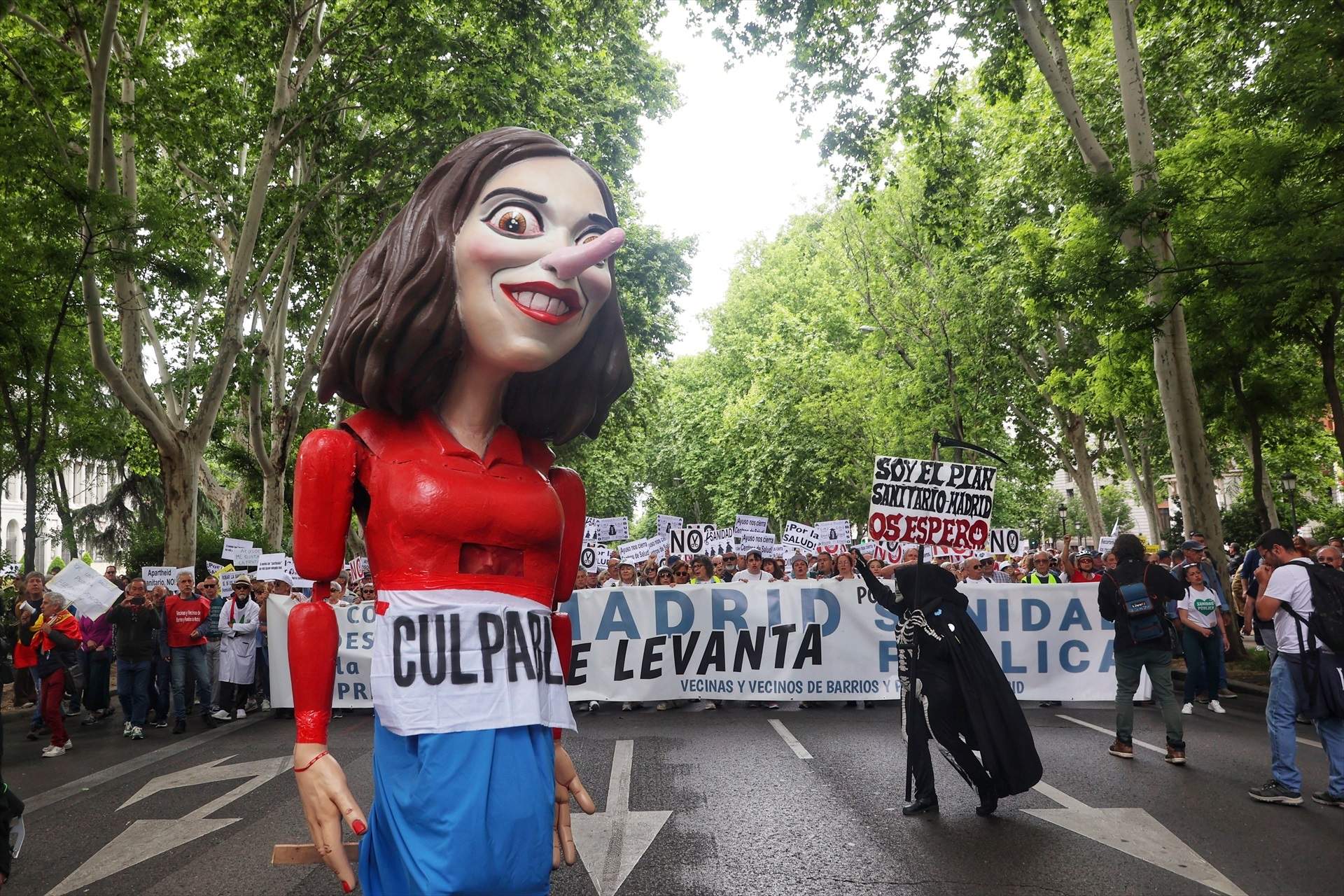 Unes 18.000 persones es manifesten a Madrid en defensa de la sanitat pública