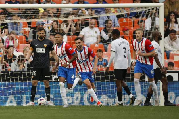 Els jugadors del Girona celebren el seu gol EFE