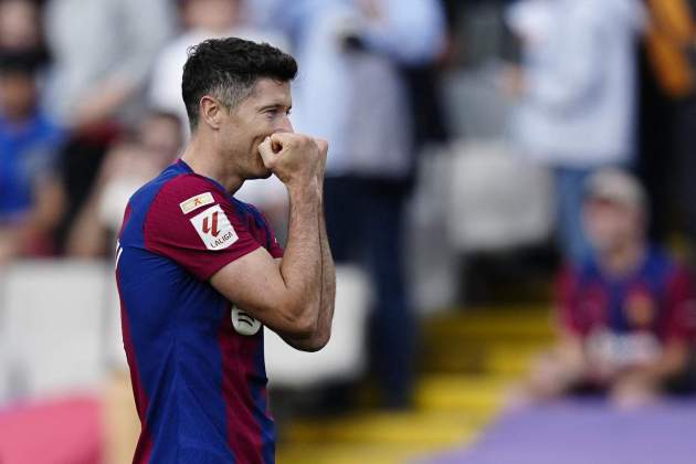 Robert Lewandowski celebra su gol con el Barça contra el Rayo Vallecano / Foto: EFE Robert Lewandowski celebra su gol con el Barça contra el Rayo Vallecano / Foto: EFE