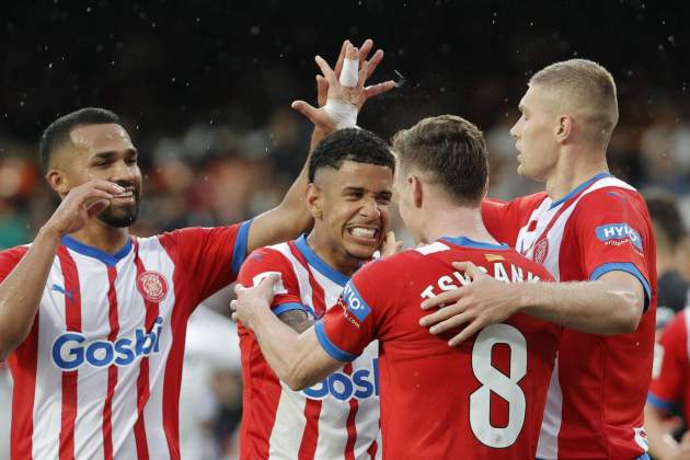 Els jugadors del Girona celebrant el tercer gol de Tsygankov / Foto: EFE Els jugadors del Girona celebrant el tercer gol de Tsygankov / Foto: EFE