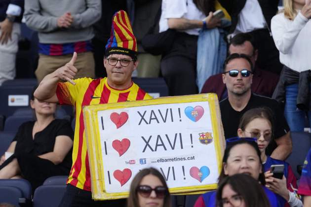 Pancarta apoyando a Xavi en Montjuïc / Foto: EFE