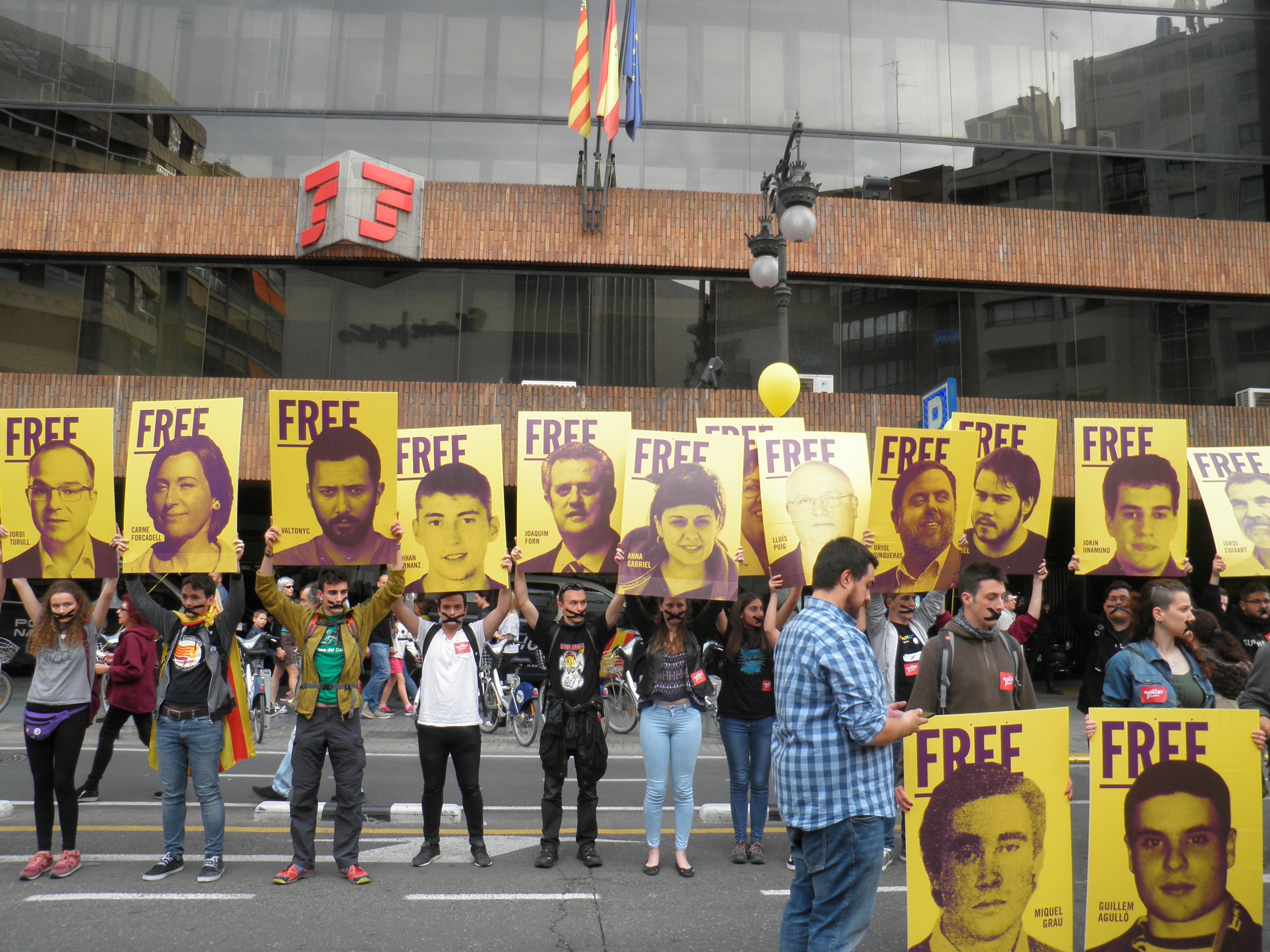 Acció Cultural visita al presidente de Òmnium en la prisión