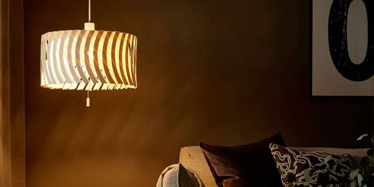 Boca abierta al conocer el mecanismo de la lámpara de techo de Ikea que se abre y se cierra