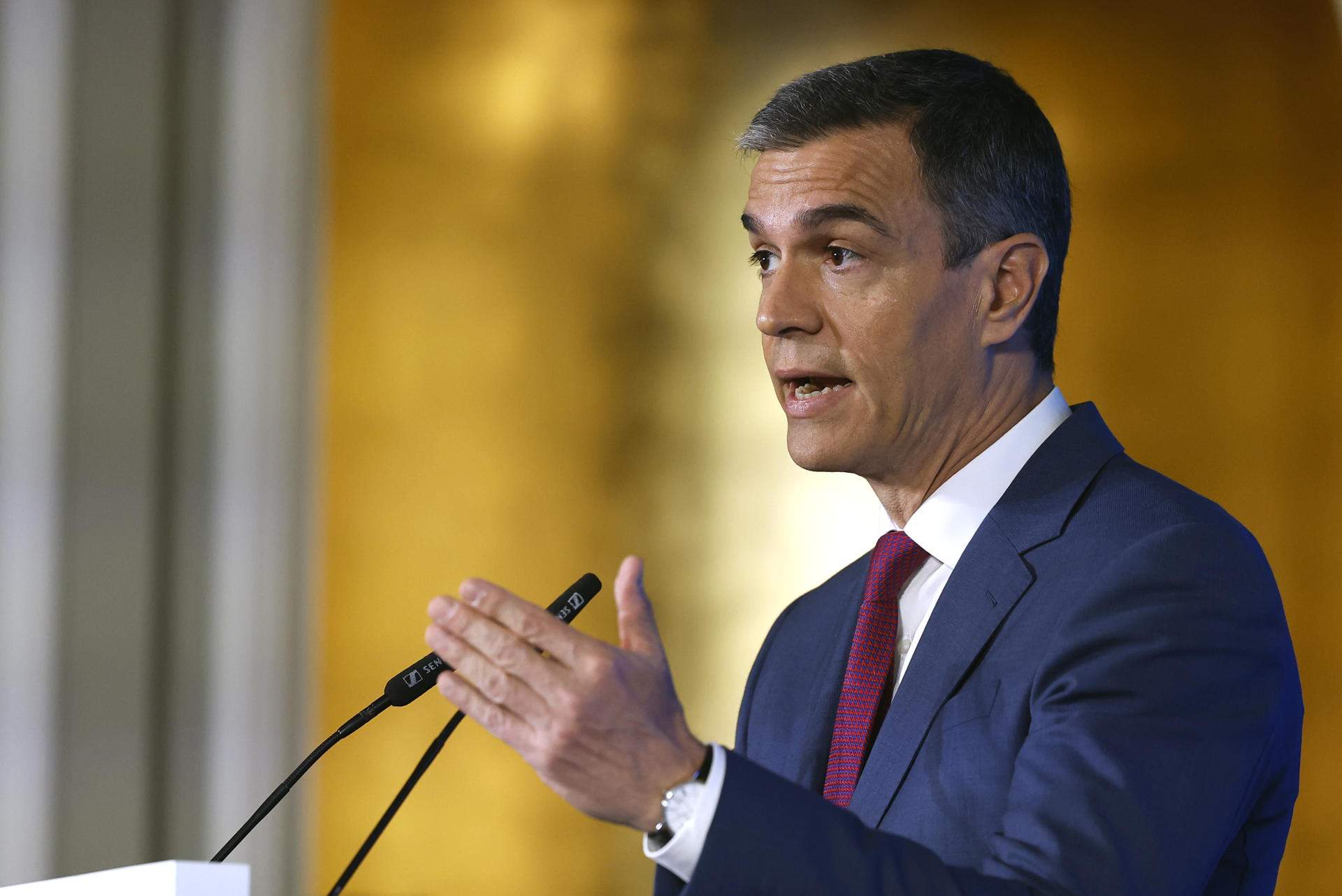 Sánchez respon a Milei i apunta al PP: “Defensar les institucions no entén d’excepcions”