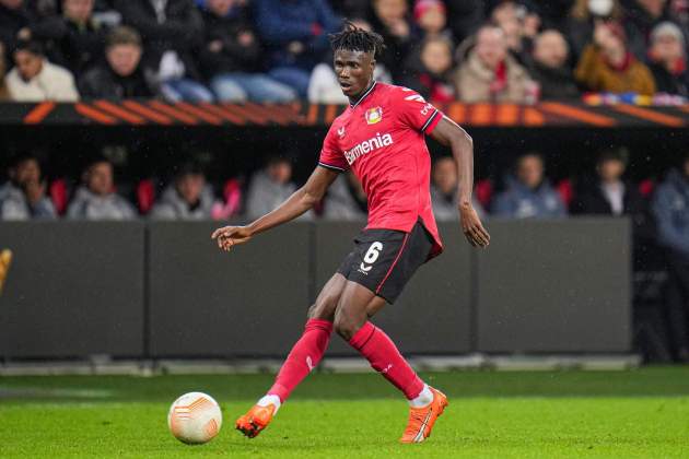 Odilon Kossounou dando un pase con el Bayer Leverkusen en un partido de Europa League / Foto: Europa Press Odilon Kossounou dando un pase con el Bayer Leverkusen en un partido de Europa League / Foto: Europa Press