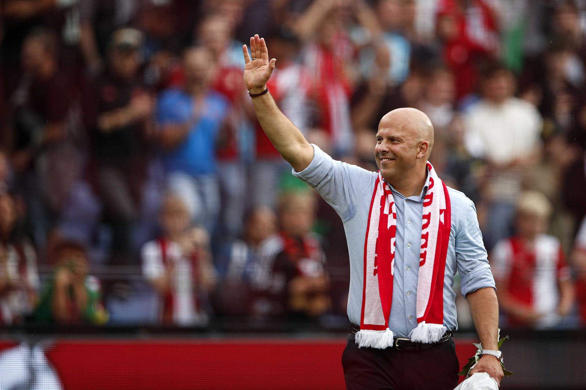 Inglaterra afirma que Arne Slot está pidiendo al Liverpool la llegada de 2 jugadores del Real Madrid