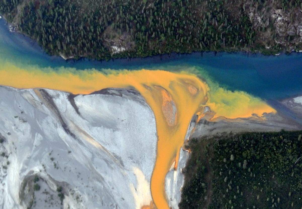 Efecte inesperat del canvi climàtic: els rius d'Alaska es tornen taronges
