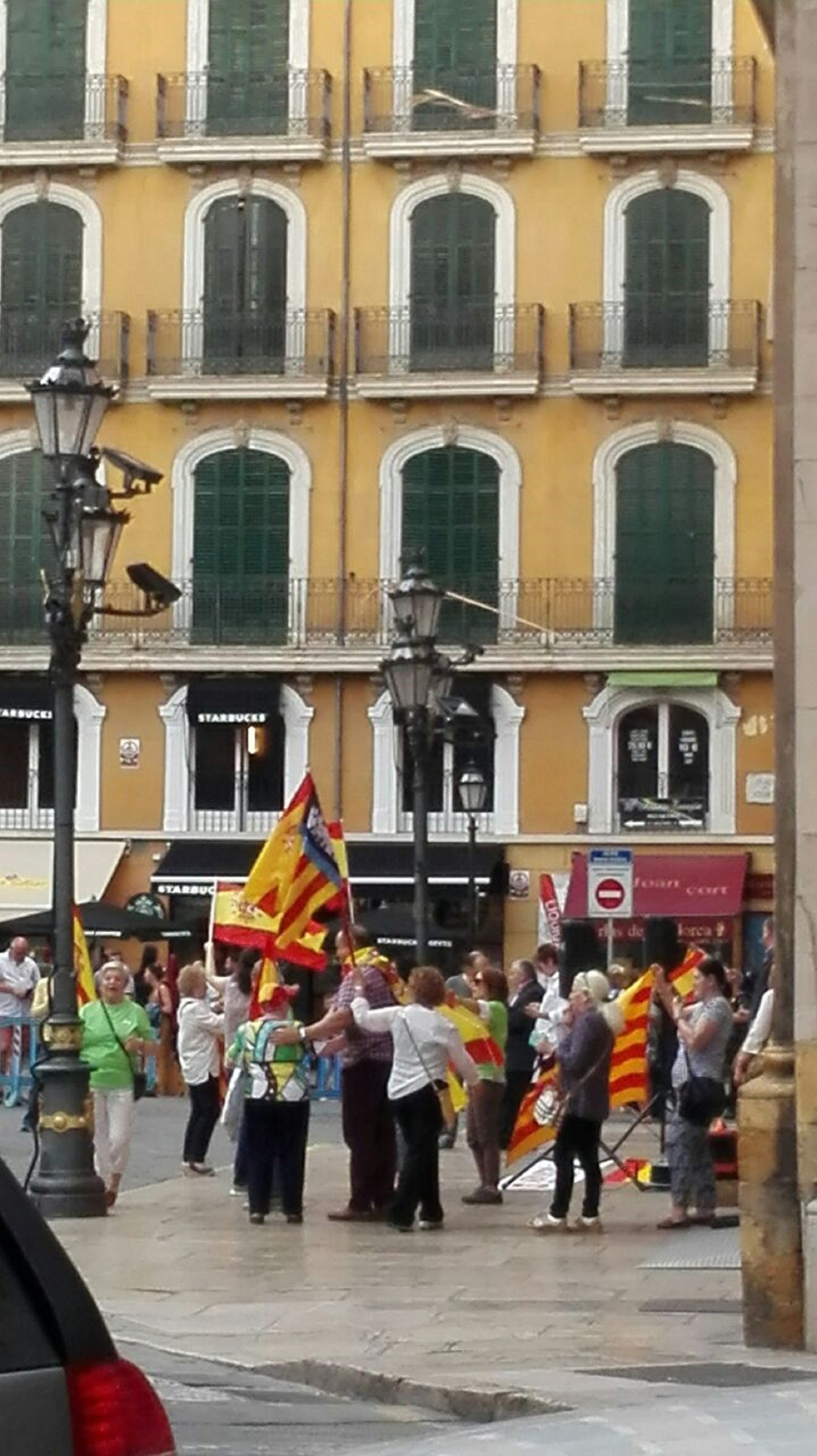 Pincha la manifestación de Sociedad Cívica Balear en Palma