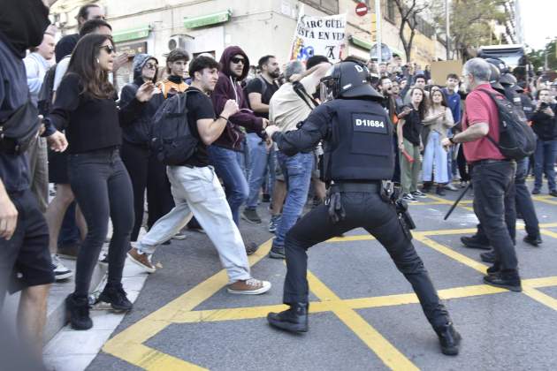 Cargas policiales Mossos protesta desfilada Louis Vuitton Park Guell / Europa Press Cargas policiales Mossos protesta desfilada Louis Vuitton Park Guell / Europa Press