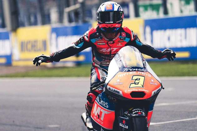 Sergio García Dols cruza primero la línea de meta en Le Mans