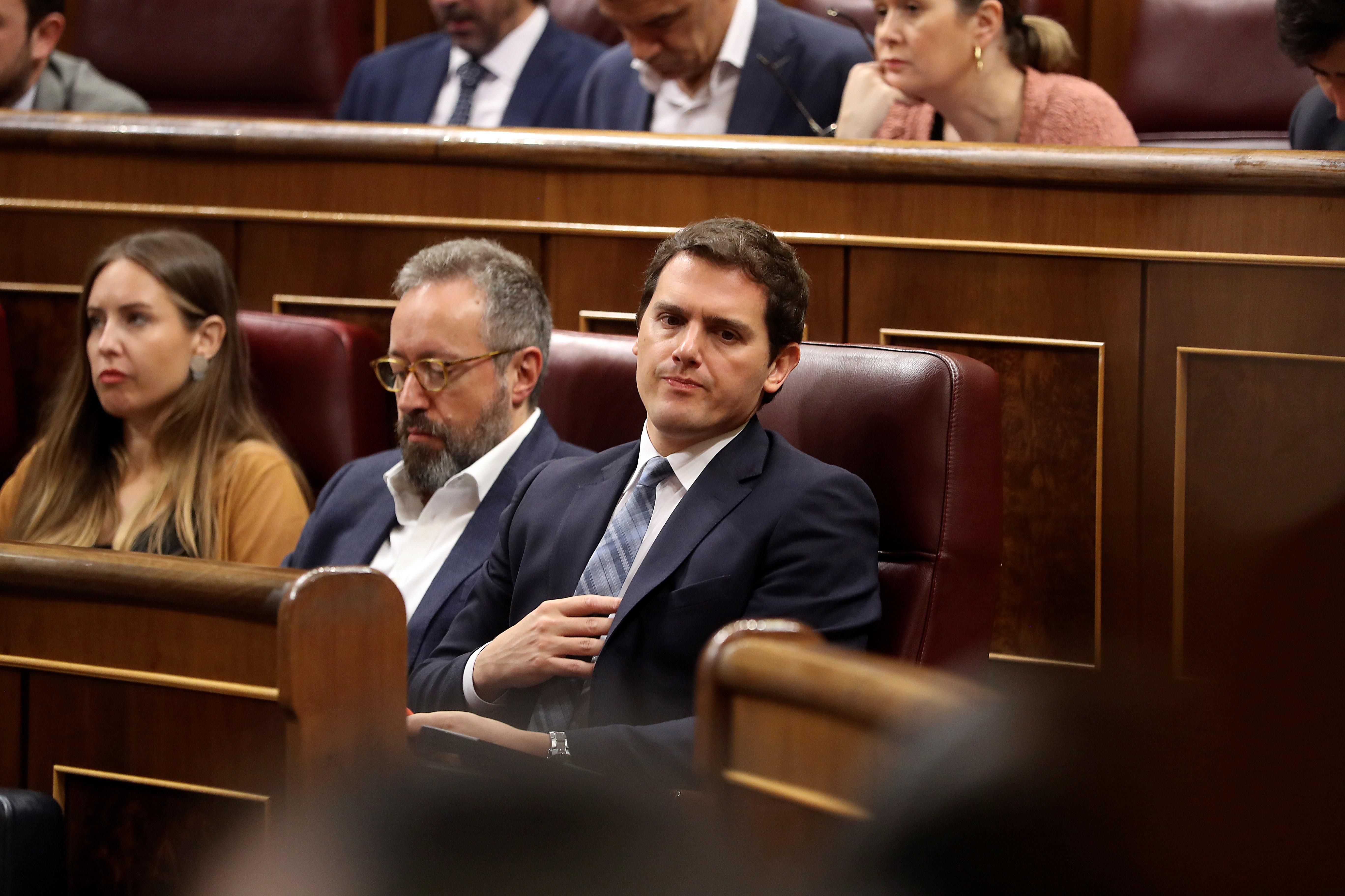 Batalla entre PP y Cs para liderar la oposición contra Sánchez por Catalunya