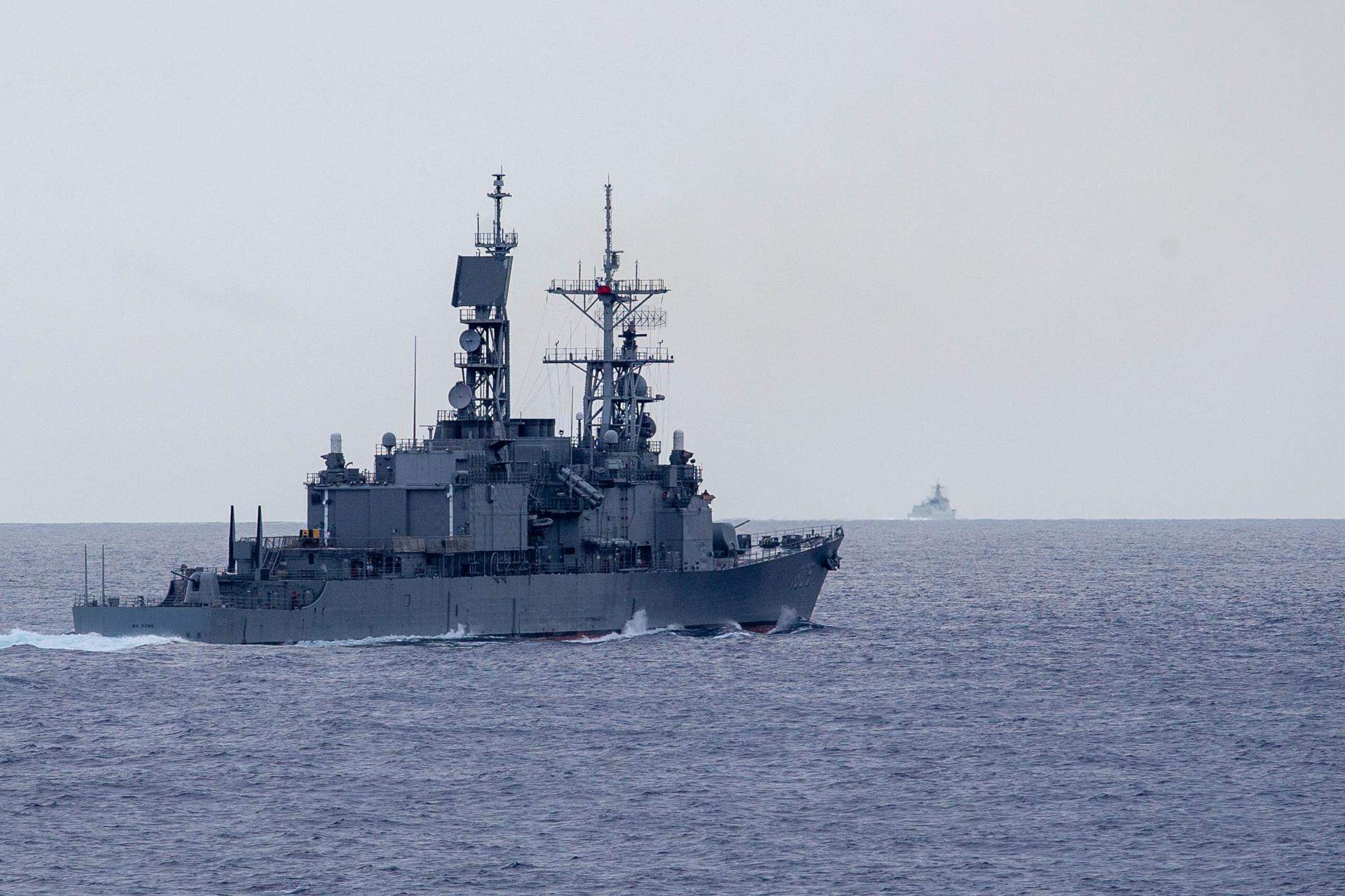 China mantiene las maniobras militares en torno a Taiwán y advierte: "Quien juega con fuego se quema"