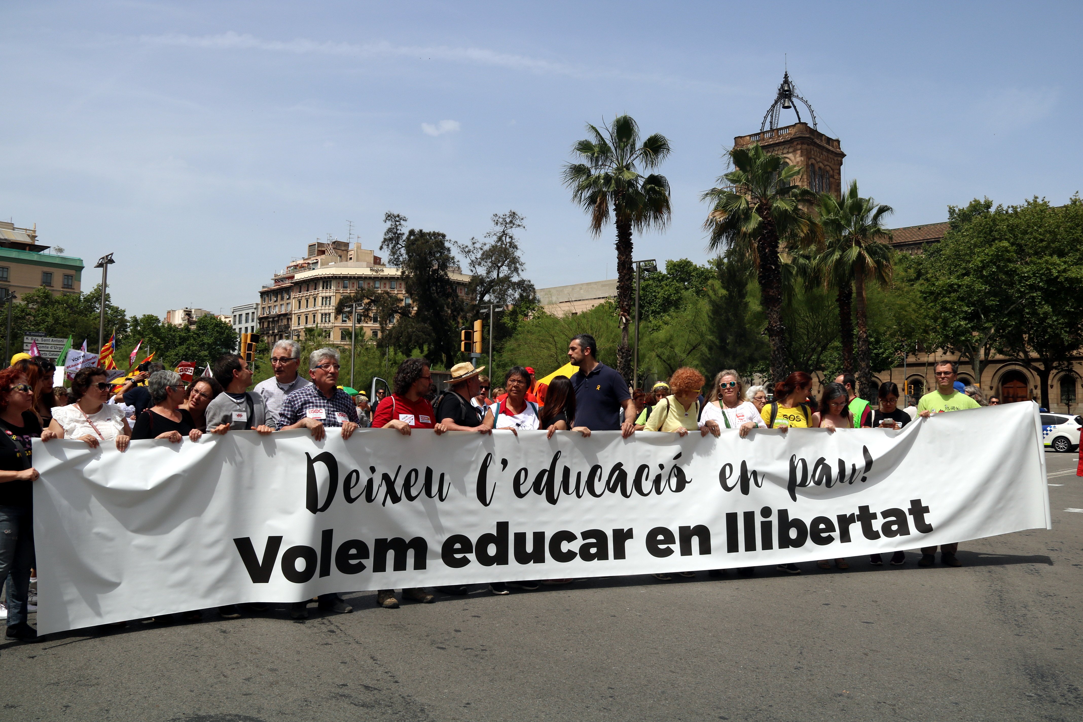 La comunitat educativa surt al carrer en defensa de l'escola catalana