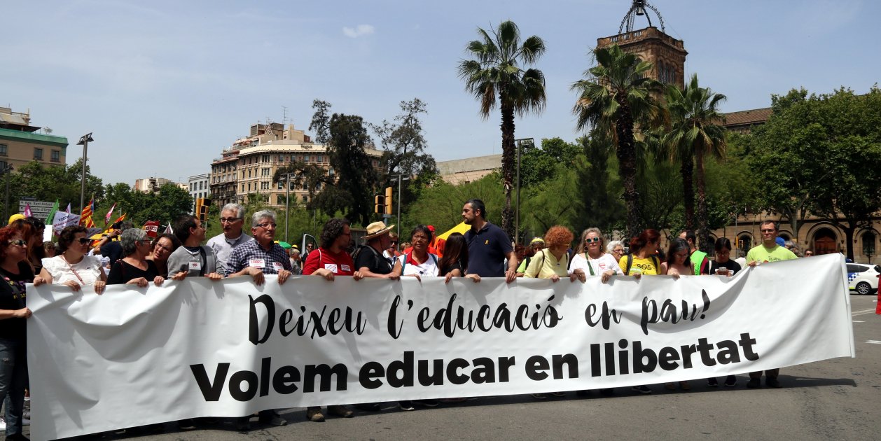 La comunidad educativa sale a la calle en defensa de la escuela