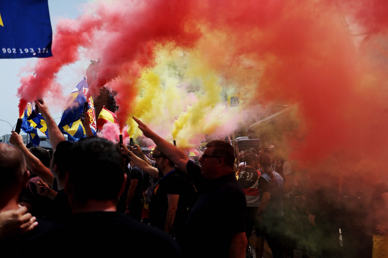 Manifestación ultra a las puertas de TV3 para pedir su cierre