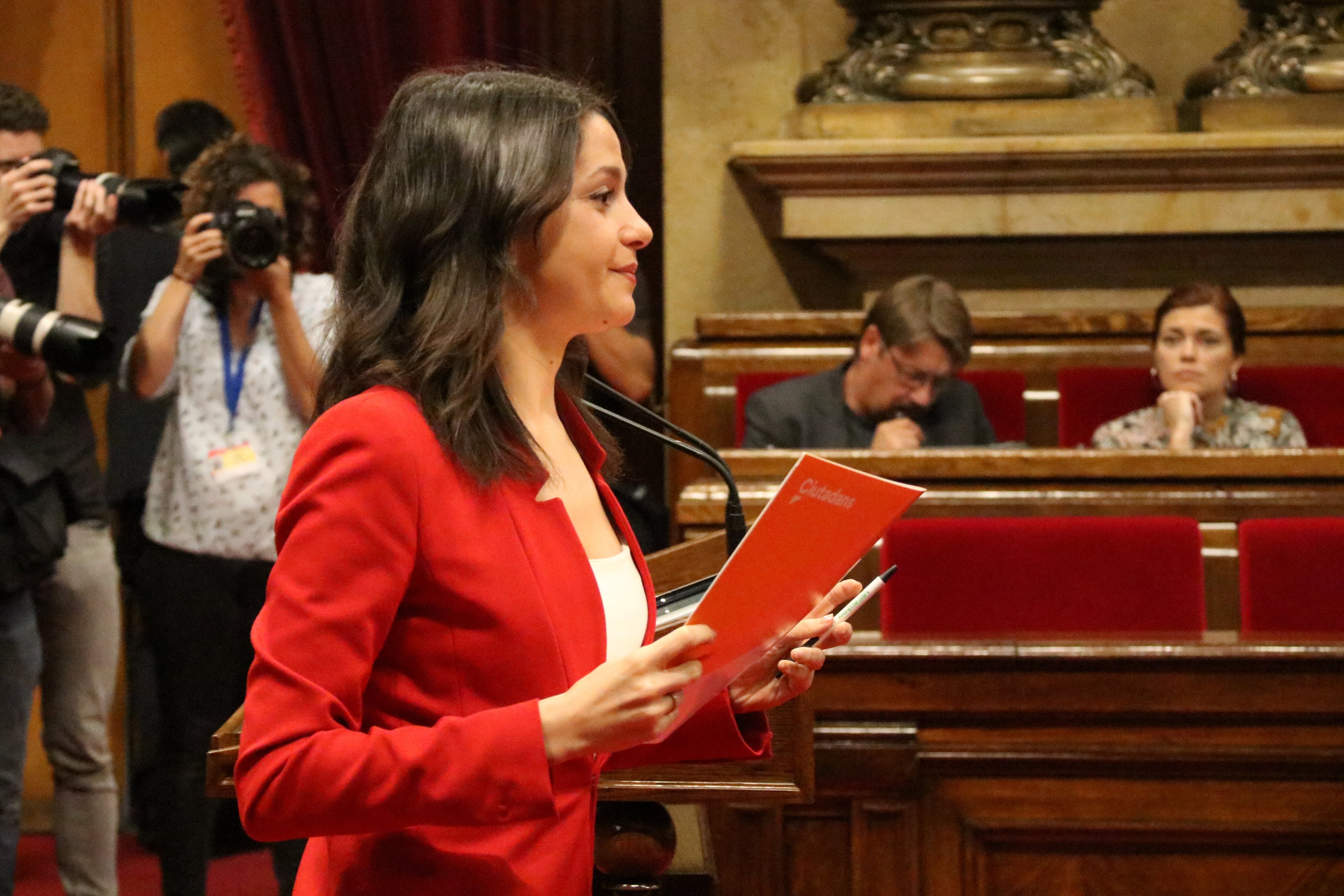 Arrimadas renuncia a las retribuciones como jefe de la oposición